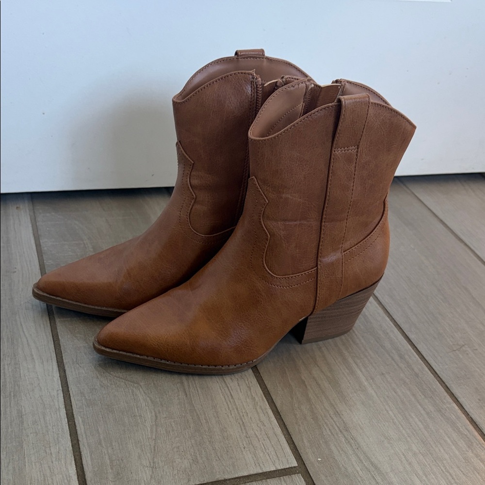 Universal Thread Tan Ankle Booties